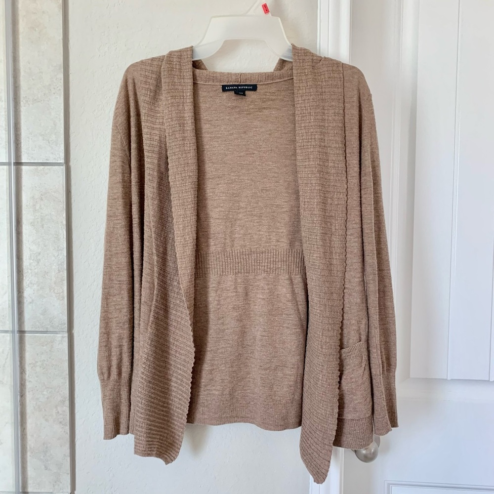 🩵EUC BANANA REP tan lightweight cardigan